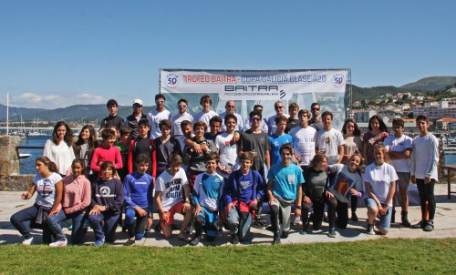 4Foto de familia del Trofeo Baitra - Copa de Galicia de la clase 420 - Foto © Rosana Calvo