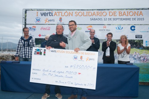 1Entrega del talón para la Escuela de Vela Adaptada del Monte Real Club de Yates