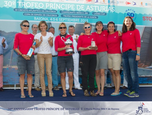 El equipo de Amparo Molla de la Clase Ladies Cup vecedora del Trofeo Príncipe de Asturias.