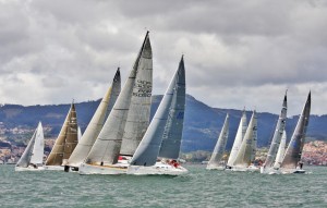 3El Trofeo AXA se inició con una costera en la ría de Vigo - Foto © Rosana Calvo