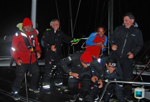 4Miguel Lago celebra con su tripulación la Baiona Angra Atlantic Race