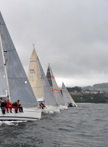 Enxuto lidera por muy poco, la regata Ría de Pontevedra