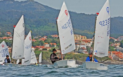 Baiona y Vigo se reparten los primeros puestos del Trofeo Baitra de vela infantil