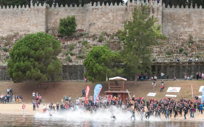 Baiona celebra con éxito su primer Vertiatlón Solidario