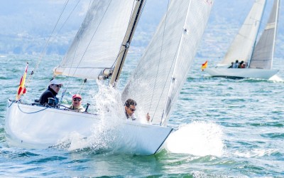 Última puesta a punto de la flota de 6mR en Sanxenxo