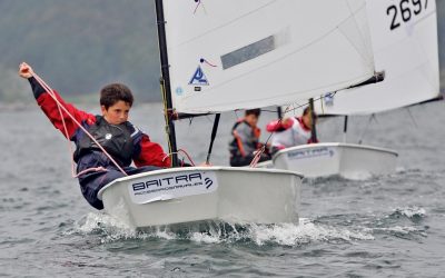 Ricardo Fernández, Mario Soares y Tiago Vecino lideran el Campeonato Baitra de vela infantil