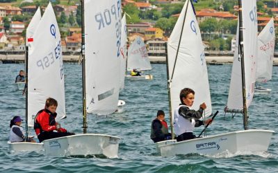 Jóvenes promesas de la vela en Galicia navegarán este fin de semana en Baiona