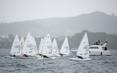 Vaurien y 420, clases de la Semana del Atlántico Ciudad de Vigo que domina el Náutico….