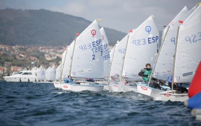 Ameneiro al mando, y lleva la emoción hasta la jornada final, del Cto. Gallego de Optimist