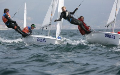 Marta Garrido y Clara Llabrés amplían diferencias sobre sus perseguidores en el Campeonato de España de 420 que patrocina Aguas de Sousas