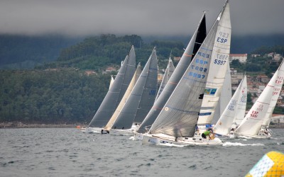 Oral Group, Okofen, Santiago Roma Rias Baixas y Acacia encabezan los grupos de la 20ª Regata Cruceros de Aguete