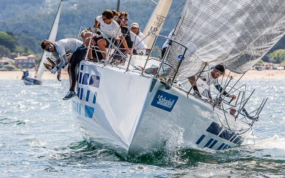 La flota del Trofeo Conde de Gondomar da espectáculo en las Rías Baixas