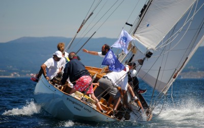 Pingüino Uno, Acali y A Meca, primeros líderes de la Regata das Illas Atlánticas para barcos Clásicos y de Época