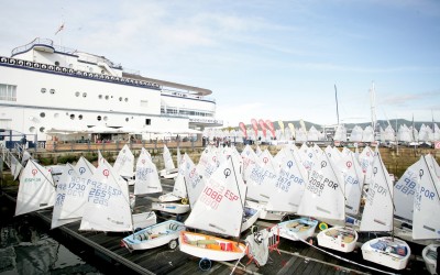 La flota se quedó en tierra en la primera jornada del Meeting Cidade de Vigo de Optimist ante la ausencia de viento