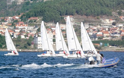 El velero, armado por Pichu Torcida y Luís Martín Cabiedes, manda en la general de la Vigo Winter Series