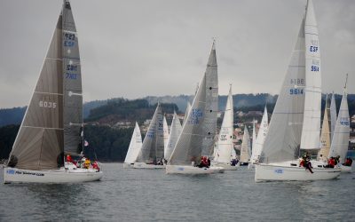 Jornada con viento muy irregular que propició grandes cambios en la 2ªEtapa de la Regata Interclubes Ría de Pontevedra